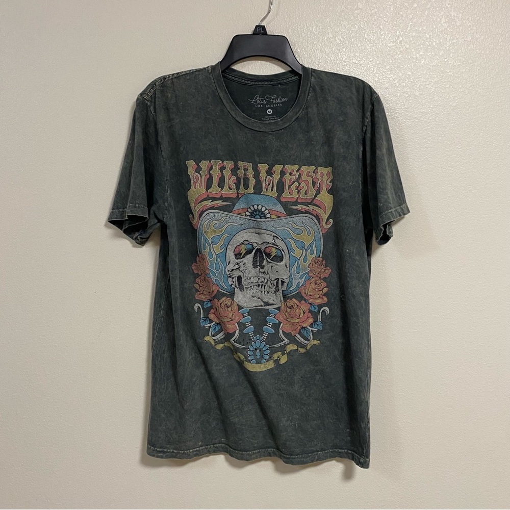 Lotus Fashion T Shirt Women’s Size Medium Gray Wild West Skull Graphic T-Shirt